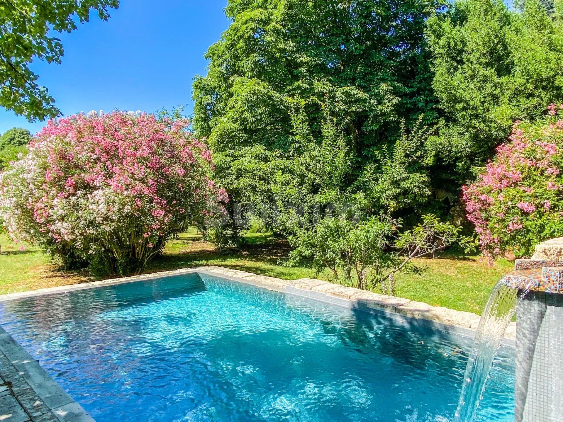 property 8 Rooms for sale on Uzès (30700)