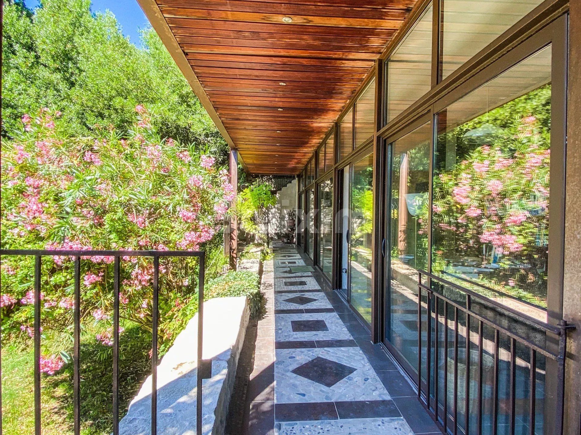 property 8 Rooms for sale on Uzès (30700)