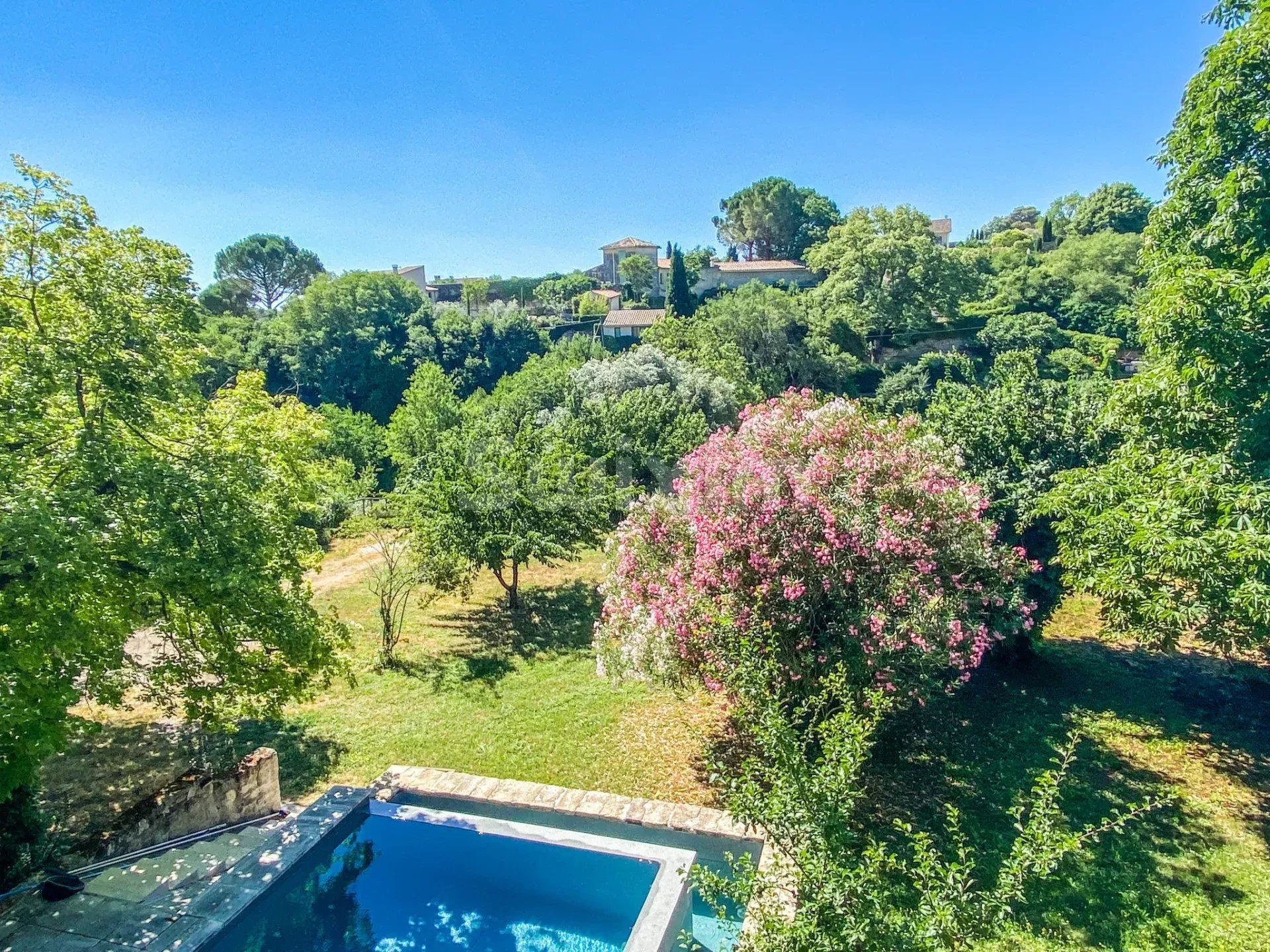 property 8 Rooms for sale on Uzès (30700)