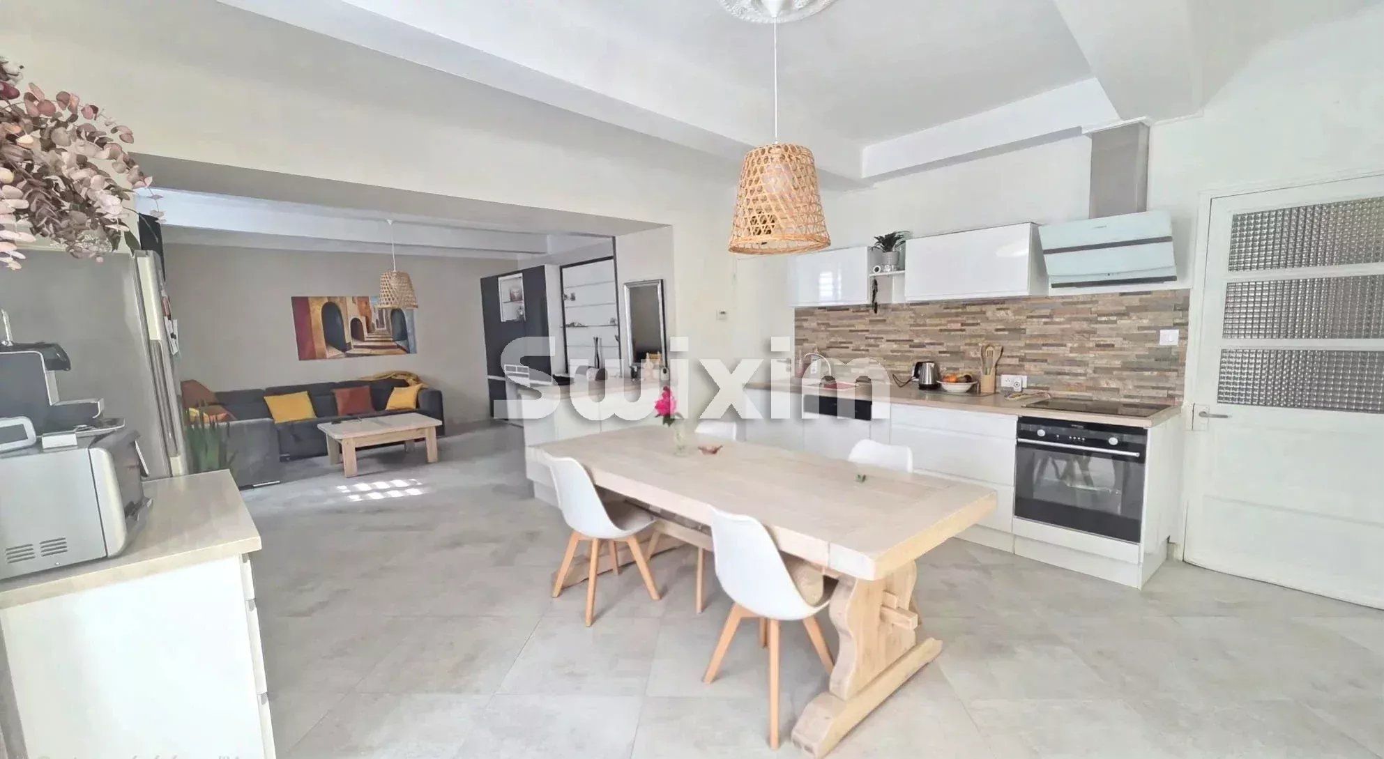 casa 7 Camere in vendita su Mornas (84550)
