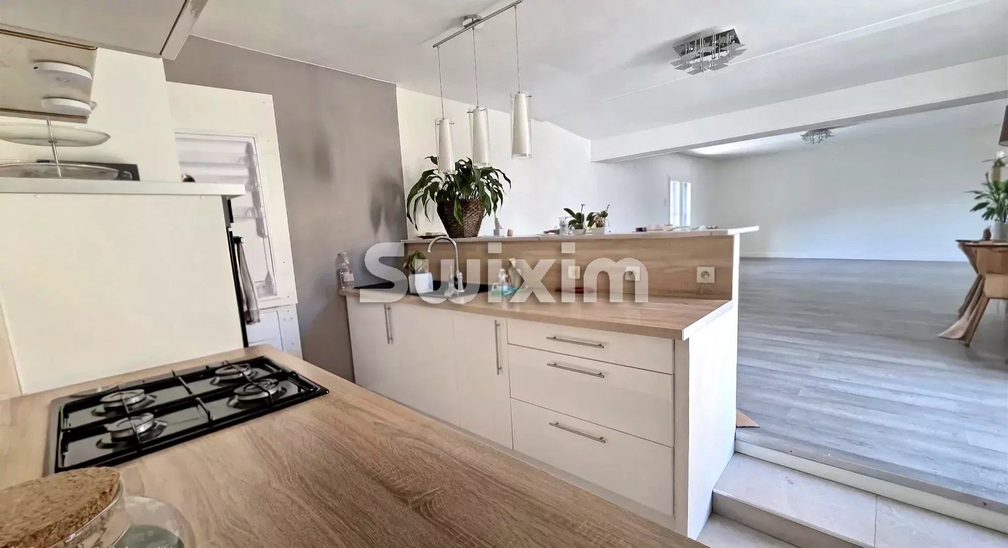 casa 7 Camere in vendita su Mornas (84550)