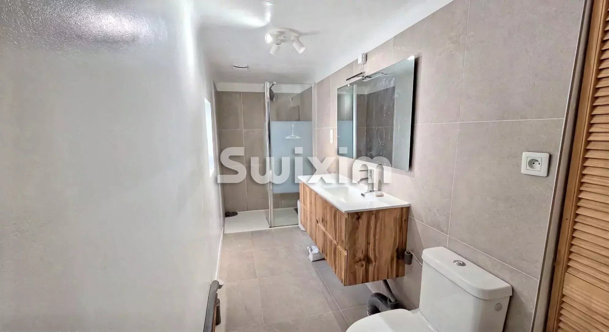 casa 7 Camere in vendita su Mornas (84550)