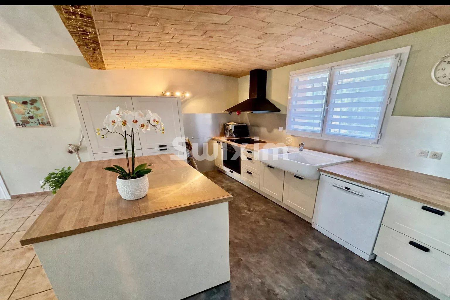 house 5 Rooms for sale on Grignan (26230)