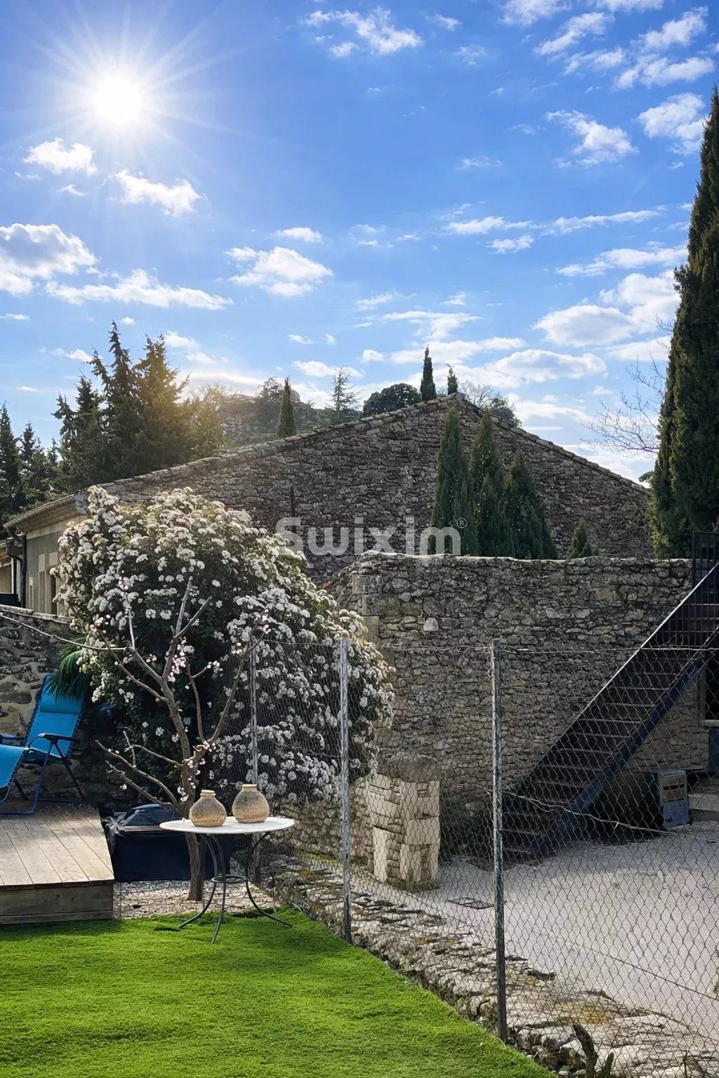 house 5 Rooms for sale on Grignan (26230)