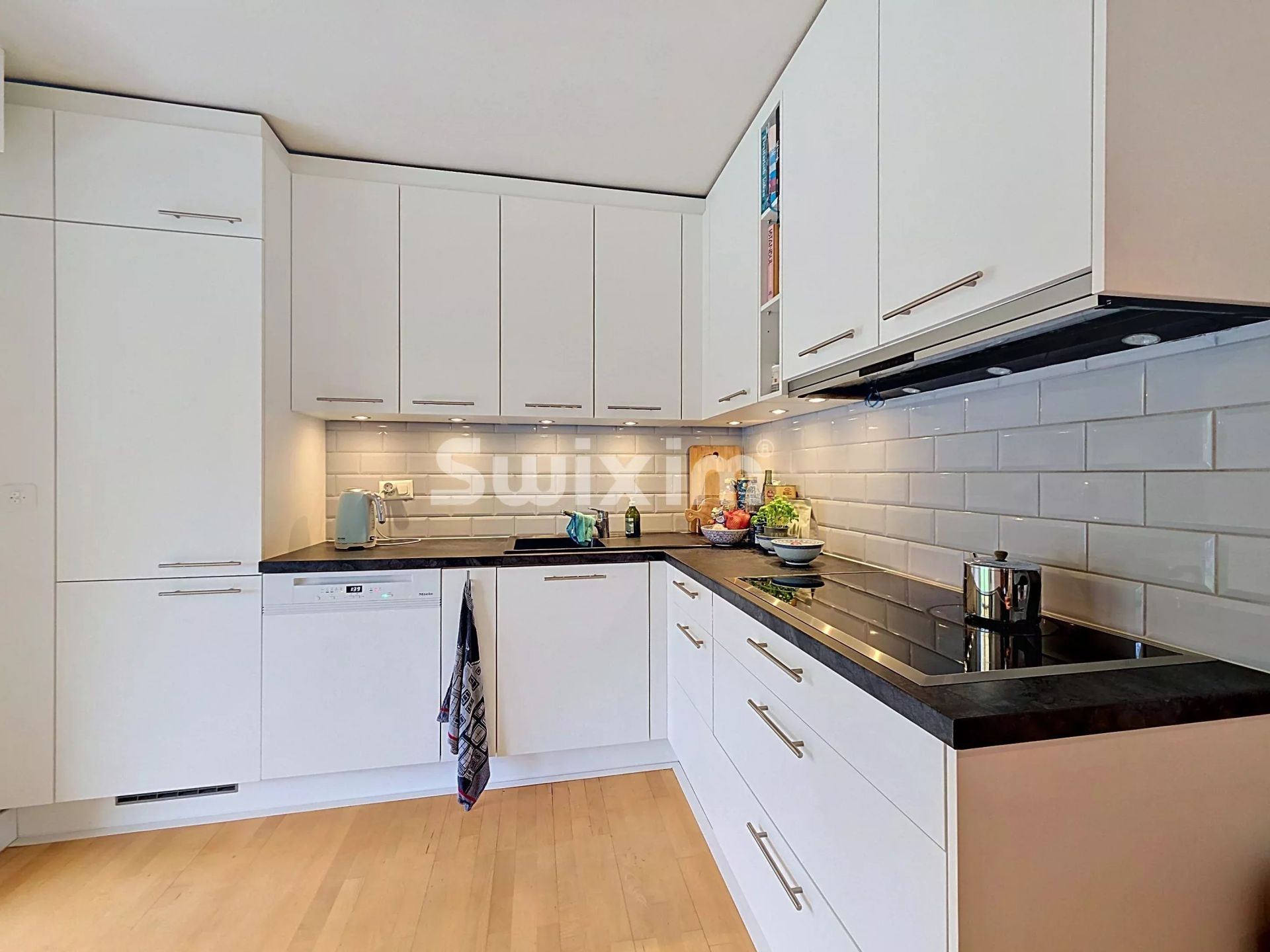 villa 8 Rooms for rent on Vessy (1234)