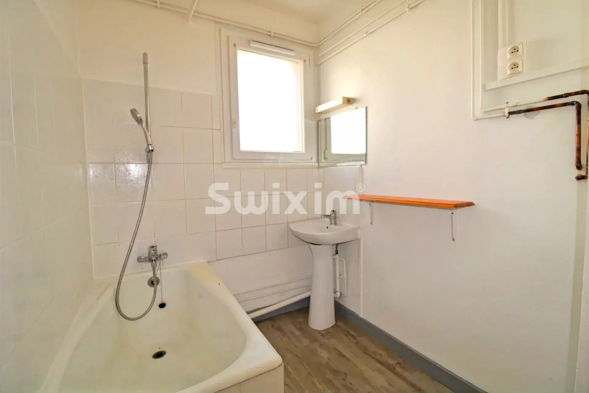 apartment 4 Rooms for sale on Saint-Claude (39200)