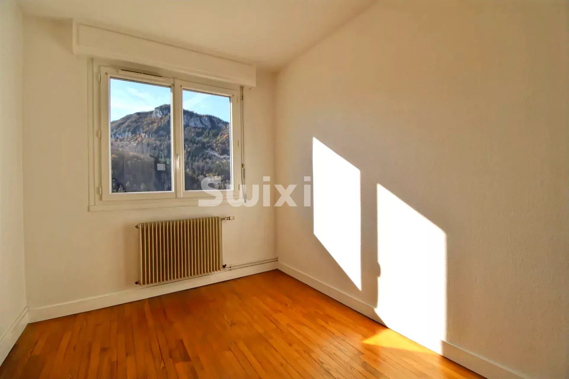 apartment 4 Rooms for sale on Saint-Claude (39200)