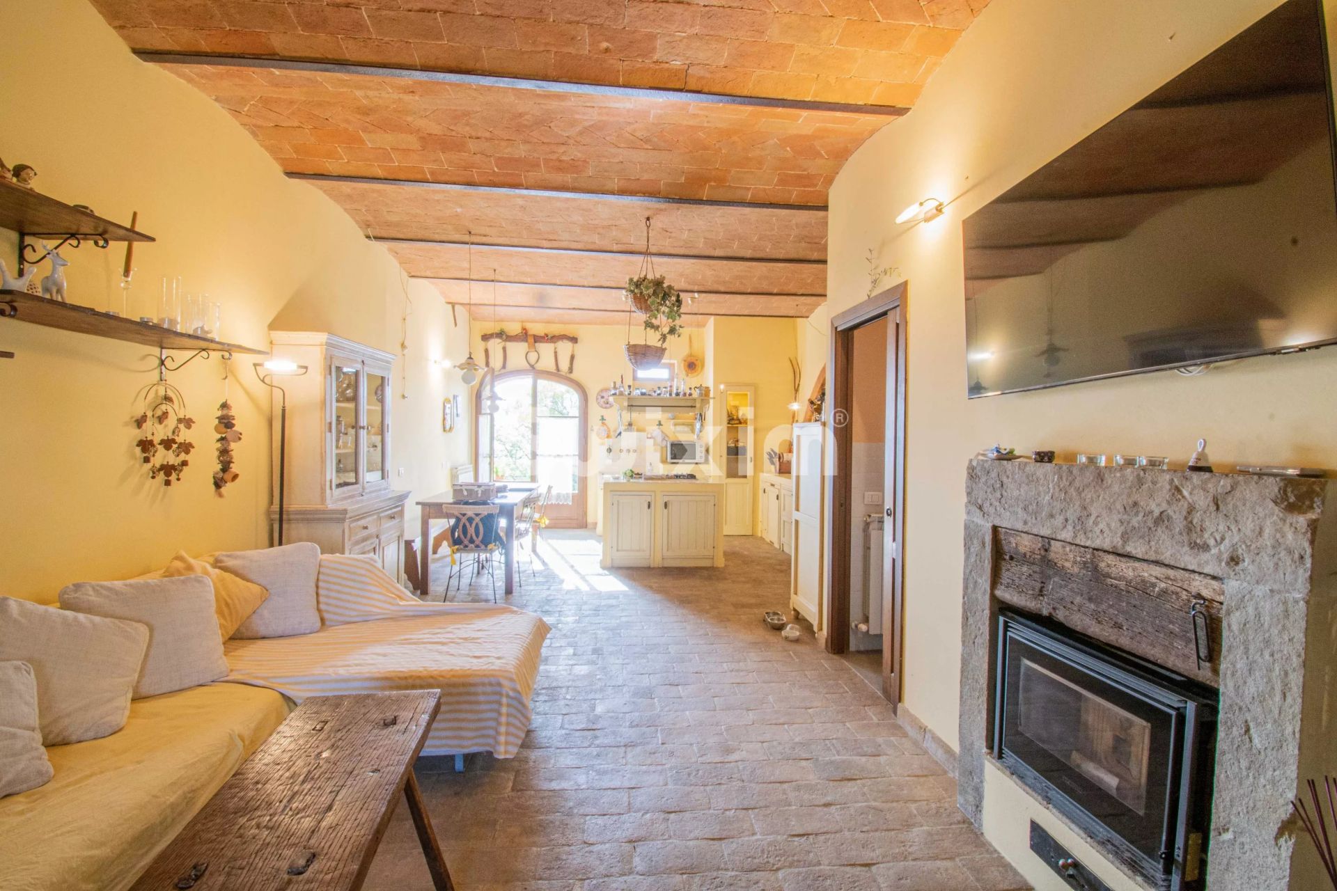 thatched cottage 4 Rooms for sale on Castelnuovo Berardenga (53019)