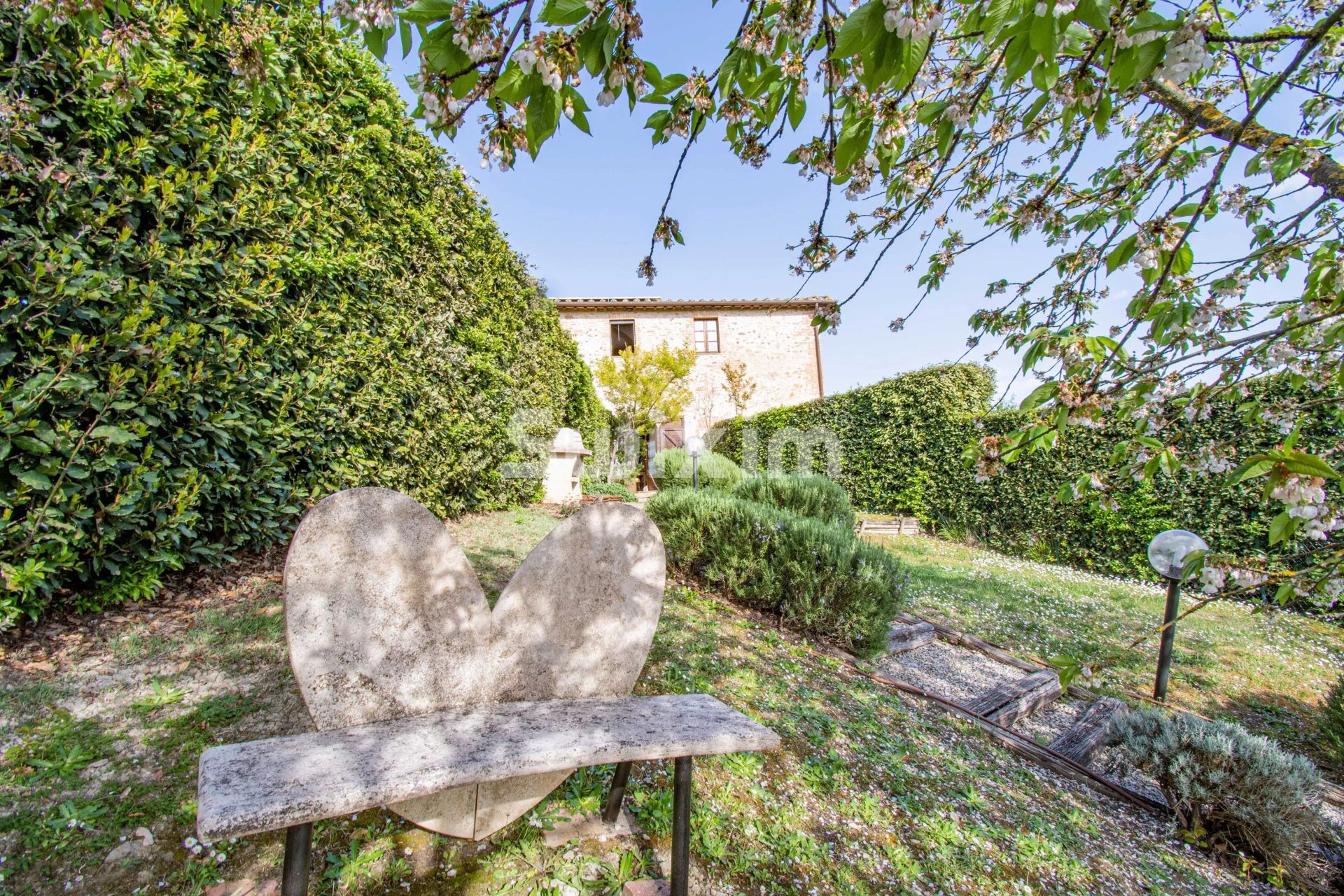 thatched cottage 4 Rooms for sale on Castelnuovo Berardenga (53019)