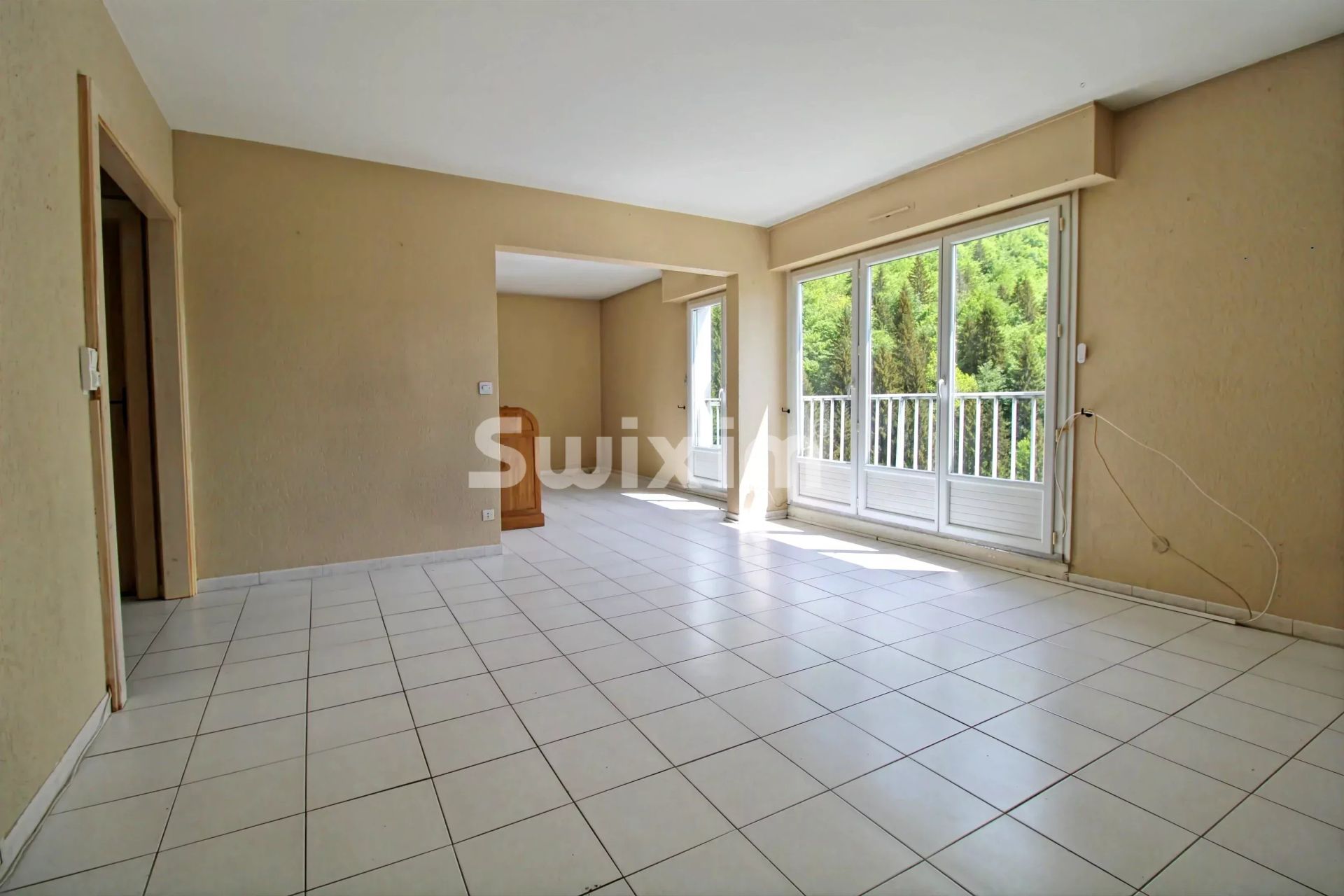 apartment 4 Rooms for sale on Hauts de Bienne (39400)