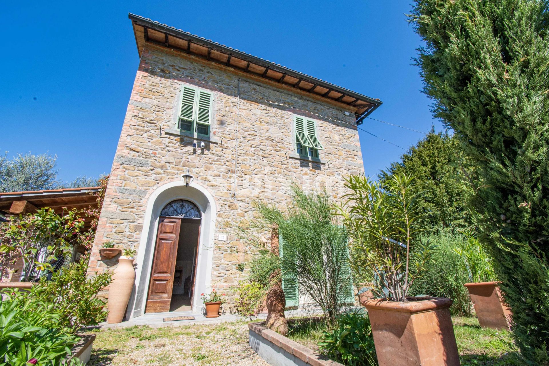 house 6 Rooms for sale on Bucine (52021)
