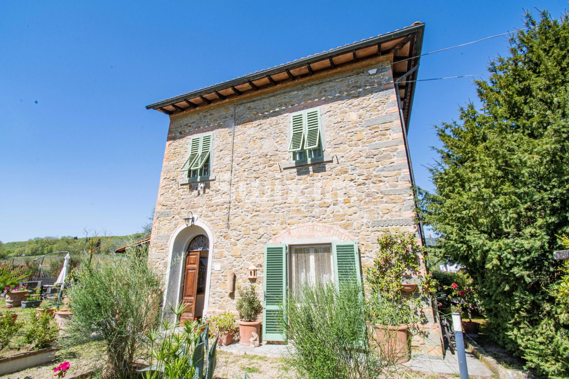 house 6 Rooms for sale on Bucine (52021)