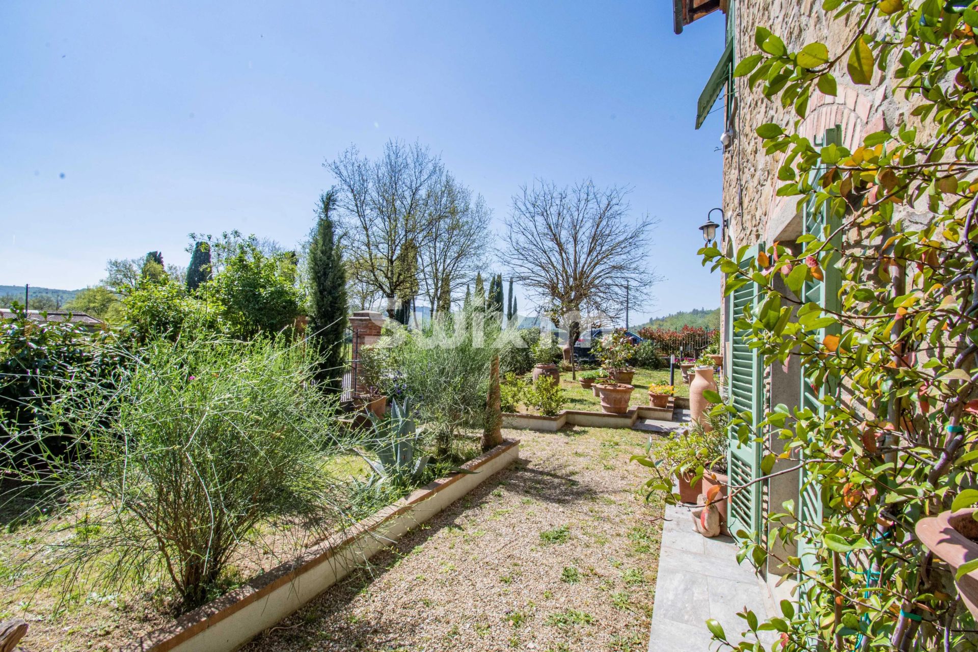 house 6 Rooms for sale on Bucine (52021)