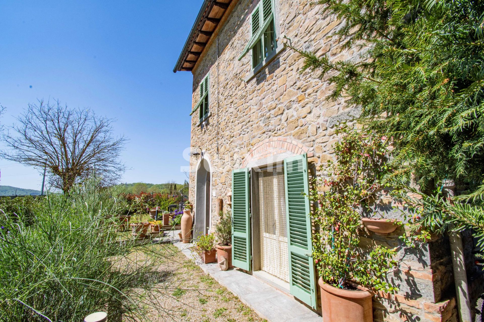 house 6 Rooms for sale on Bucine (52021)