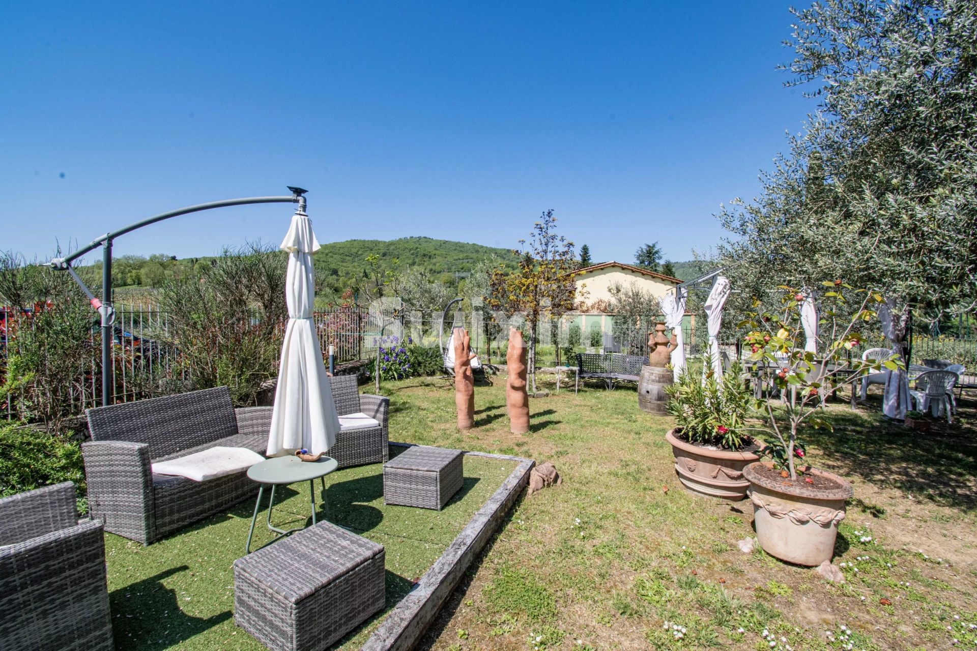house 6 Rooms for sale on Bucine (52021)