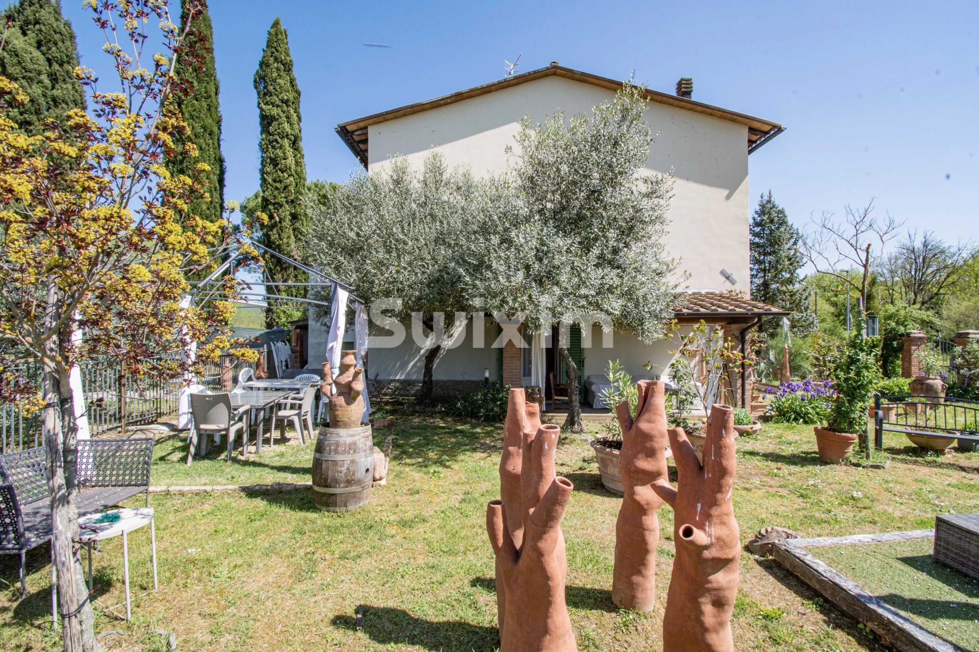 house 6 Rooms for sale on Bucine (52021)