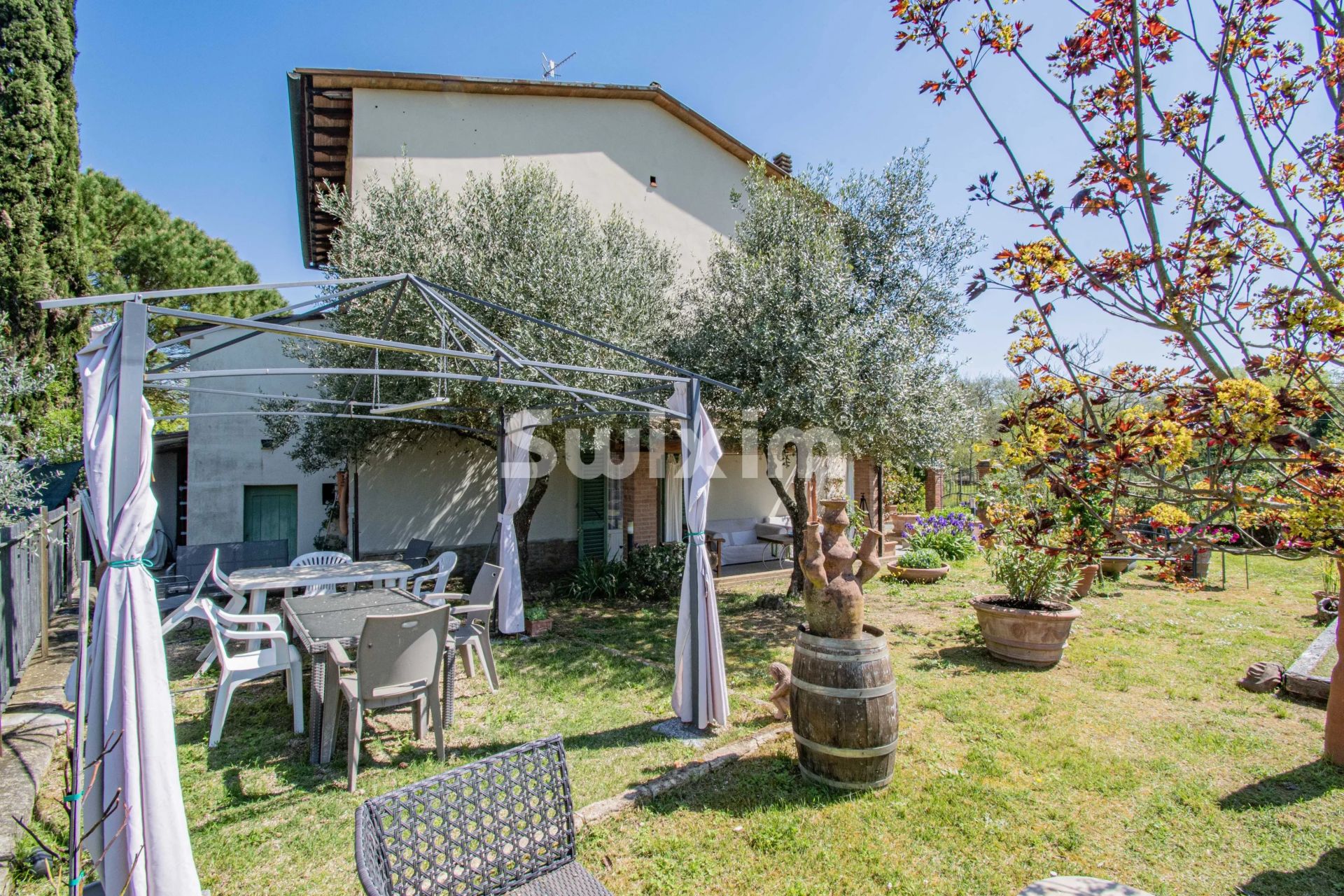 house 6 Rooms for sale on Bucine (52021)