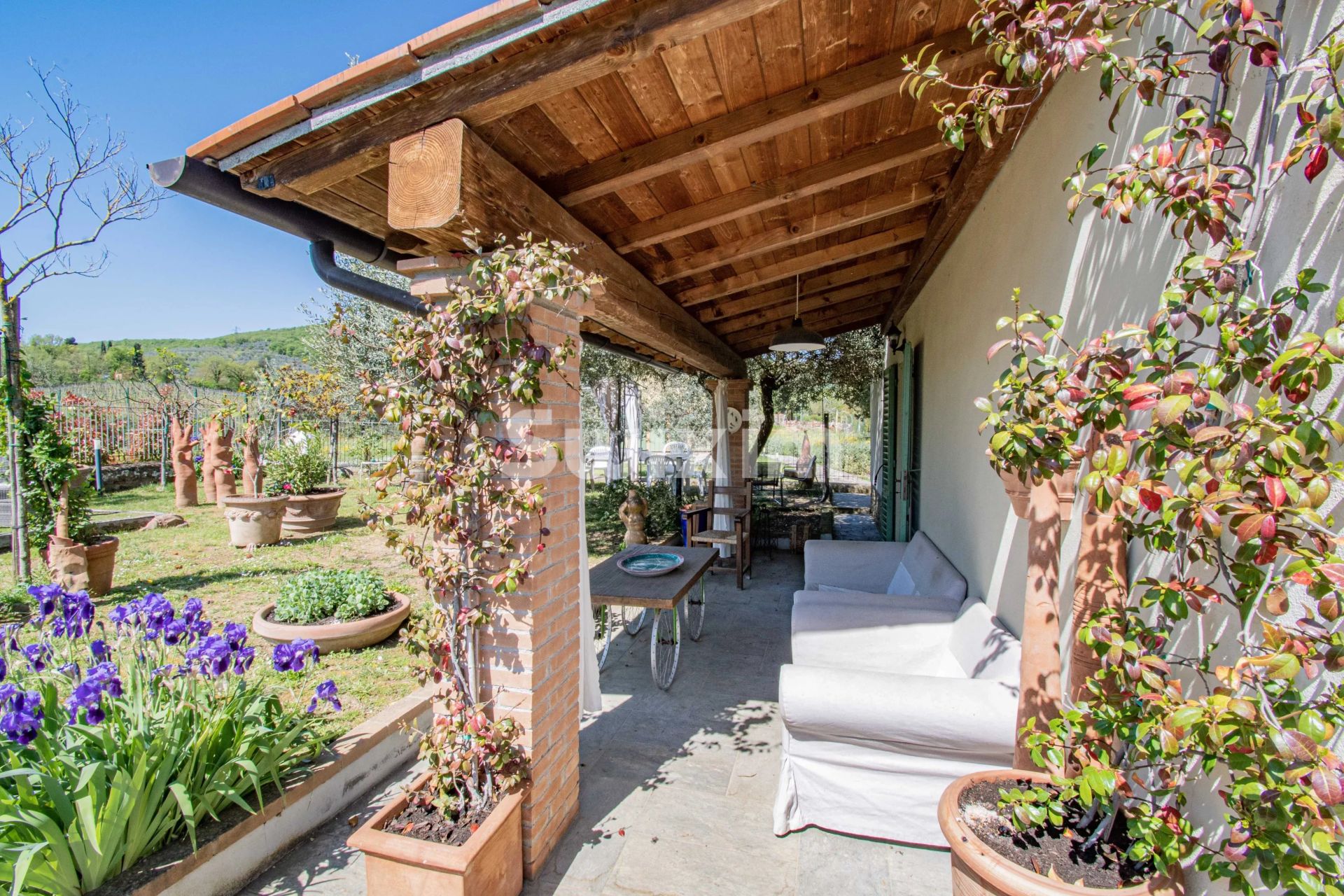 house 6 Rooms for sale on Bucine (52021)