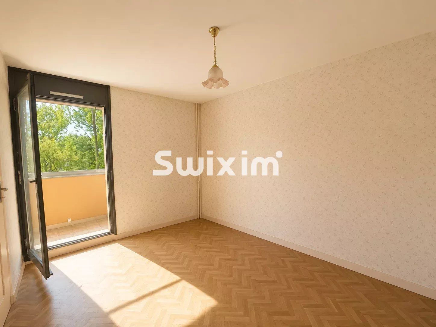 apartment 5 Rooms for sale on Lons-le-Saunier (39000)