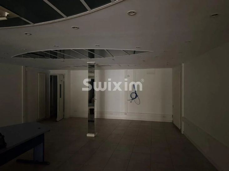 Sale Commercial local Bourg-en-Bresse 1&nbsp;room 152.91&nbsp;m²