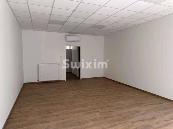 Rental Commercial local Bourg-en-Bresse 1&nbsp;room 43&nbsp;m²
