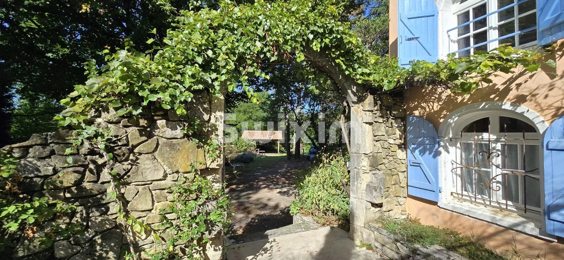 casa 12 Camere in vendita su Dieulefit (26220)