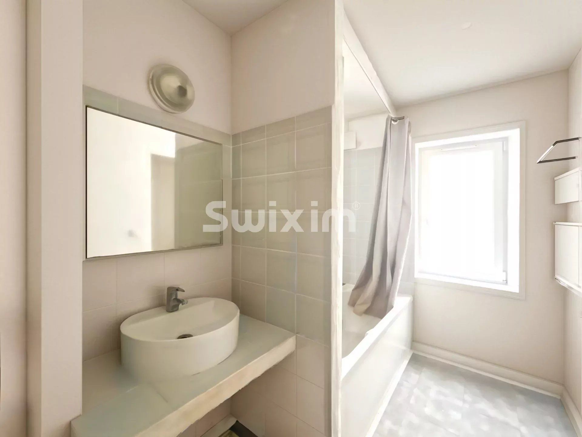 house 4 Rooms for sale on Pont-Saint-Esprit (30130)