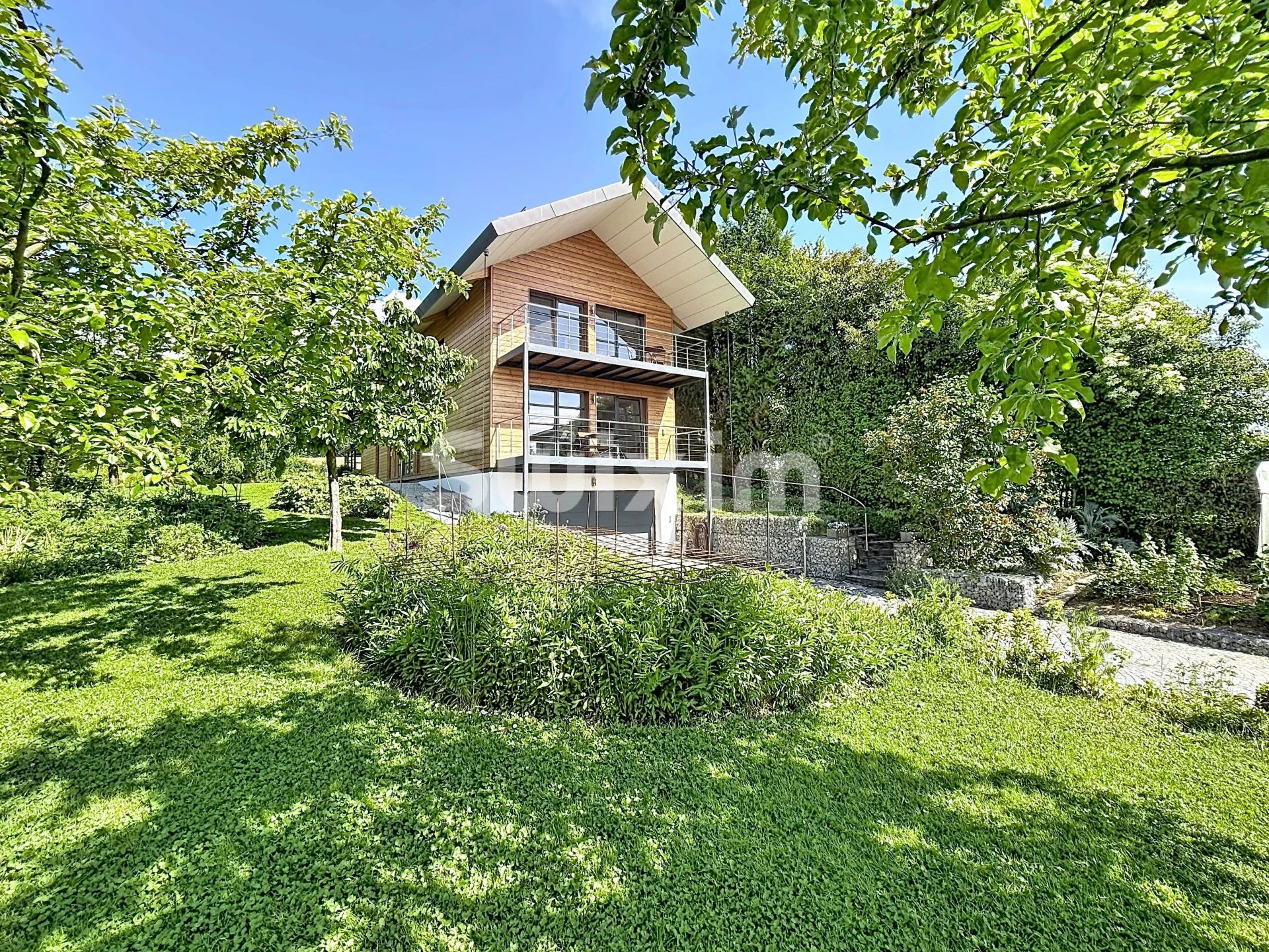 house 8 Rooms for sale on Divonne-les-Bains (01220)