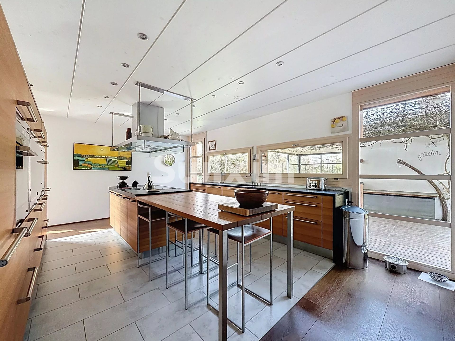 house 8 Rooms for sale on Divonne-les-Bains (01220)