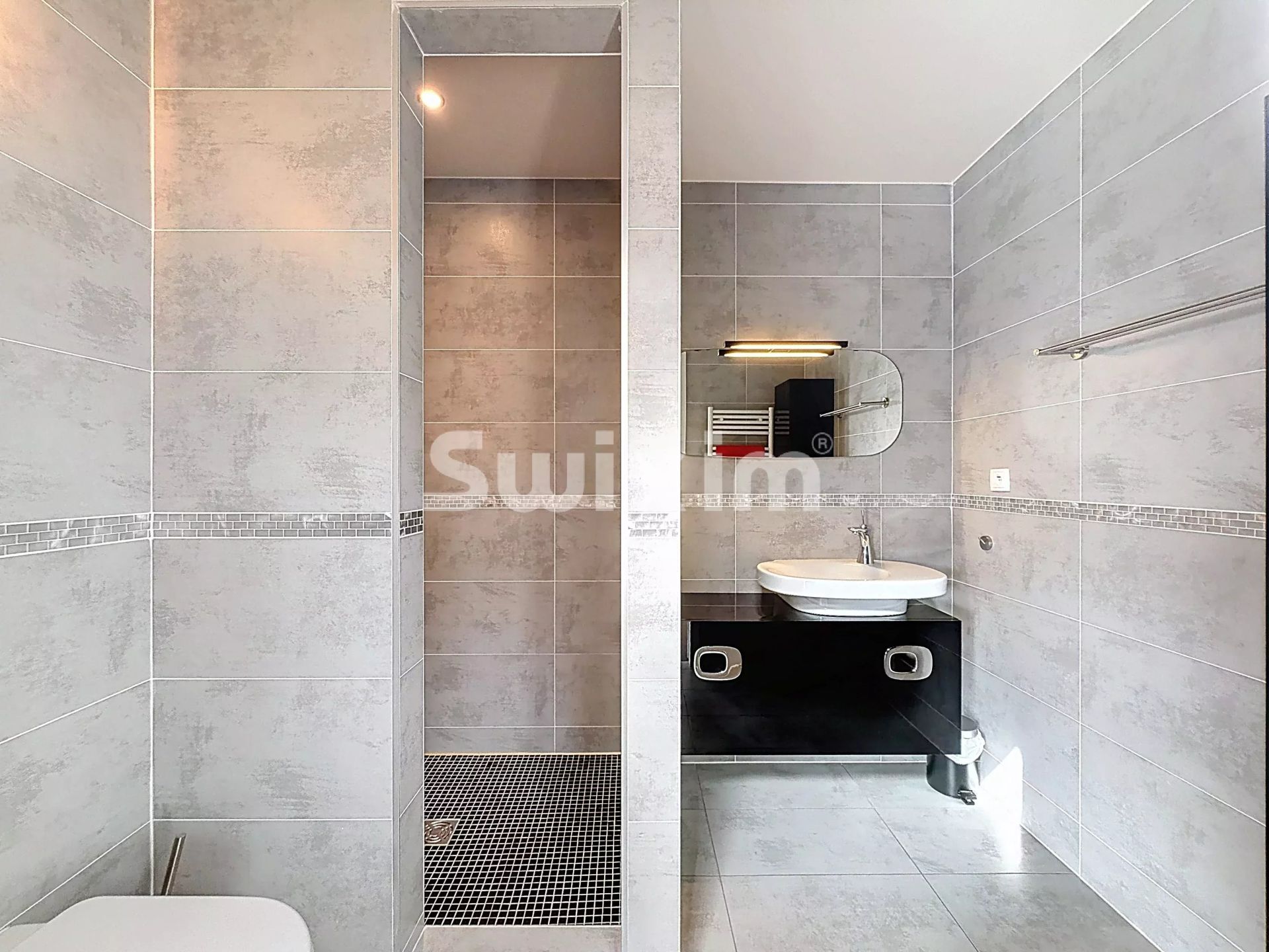 house 8 Rooms for sale on Divonne-les-Bains (01220)