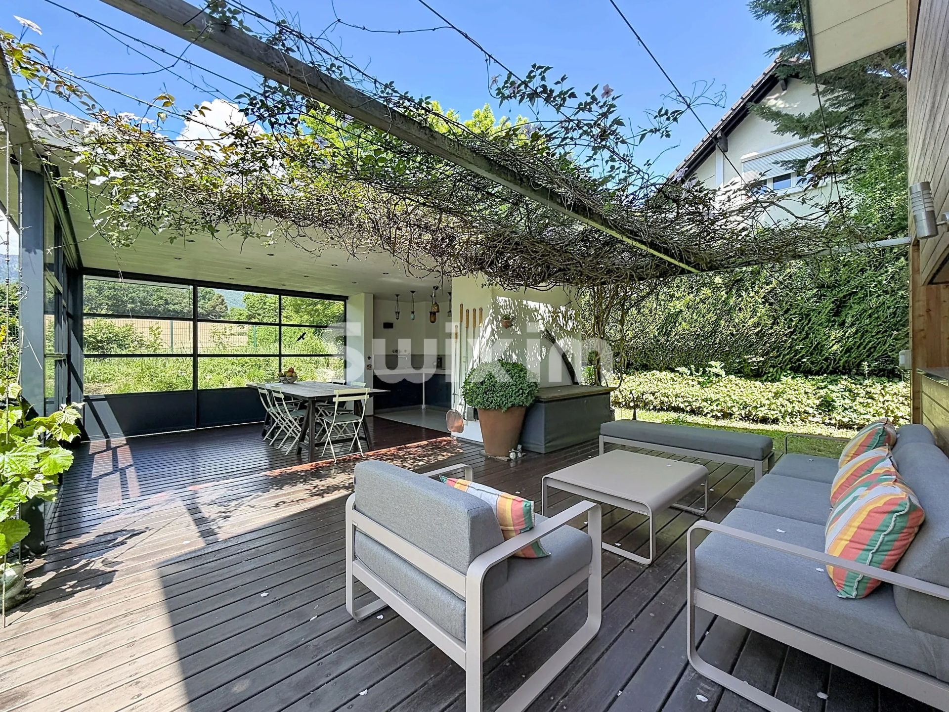 house 8 Rooms for sale on Divonne-les-Bains (01220)