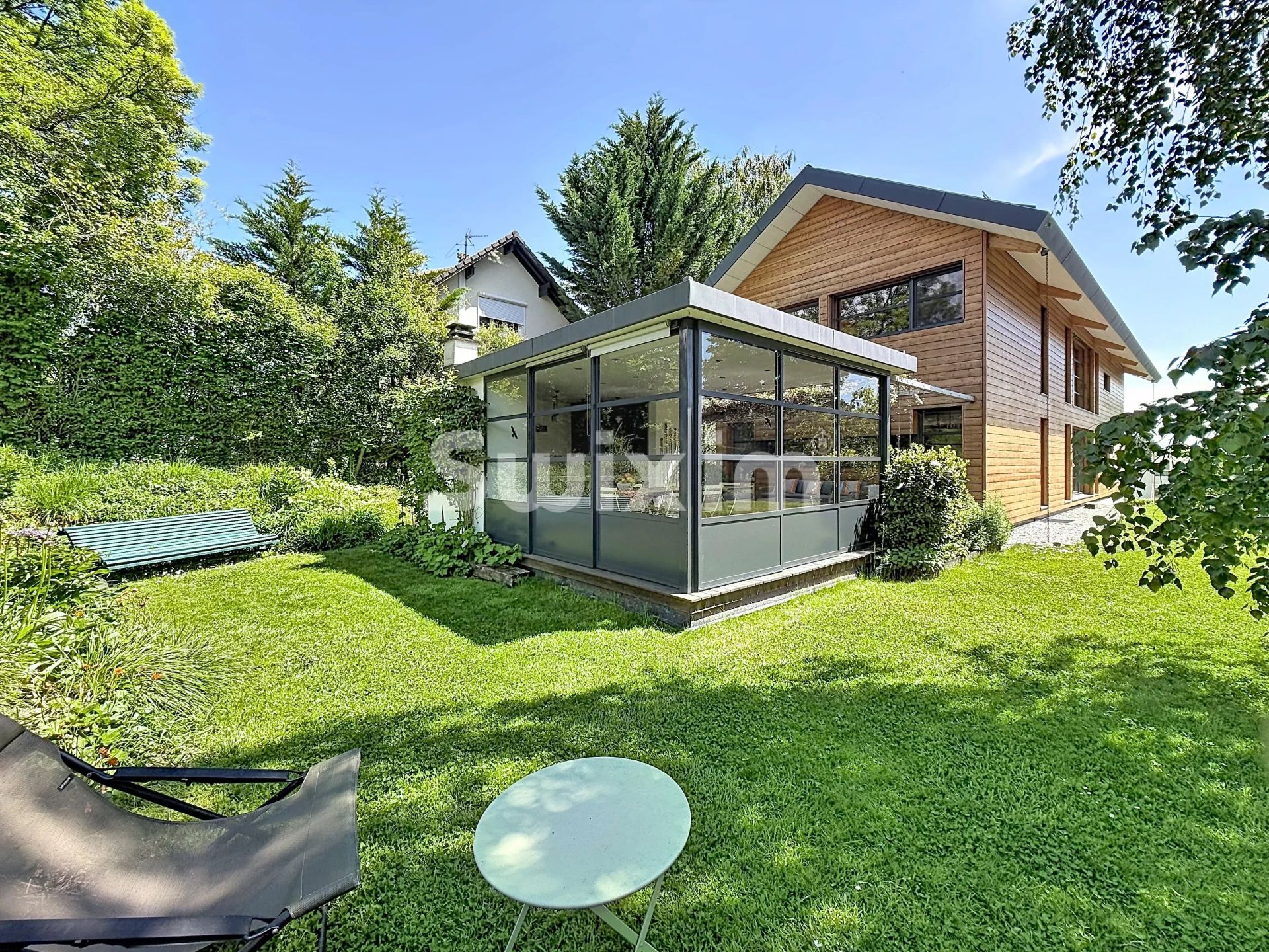 house 8 Rooms for sale on Divonne-les-Bains (01220)