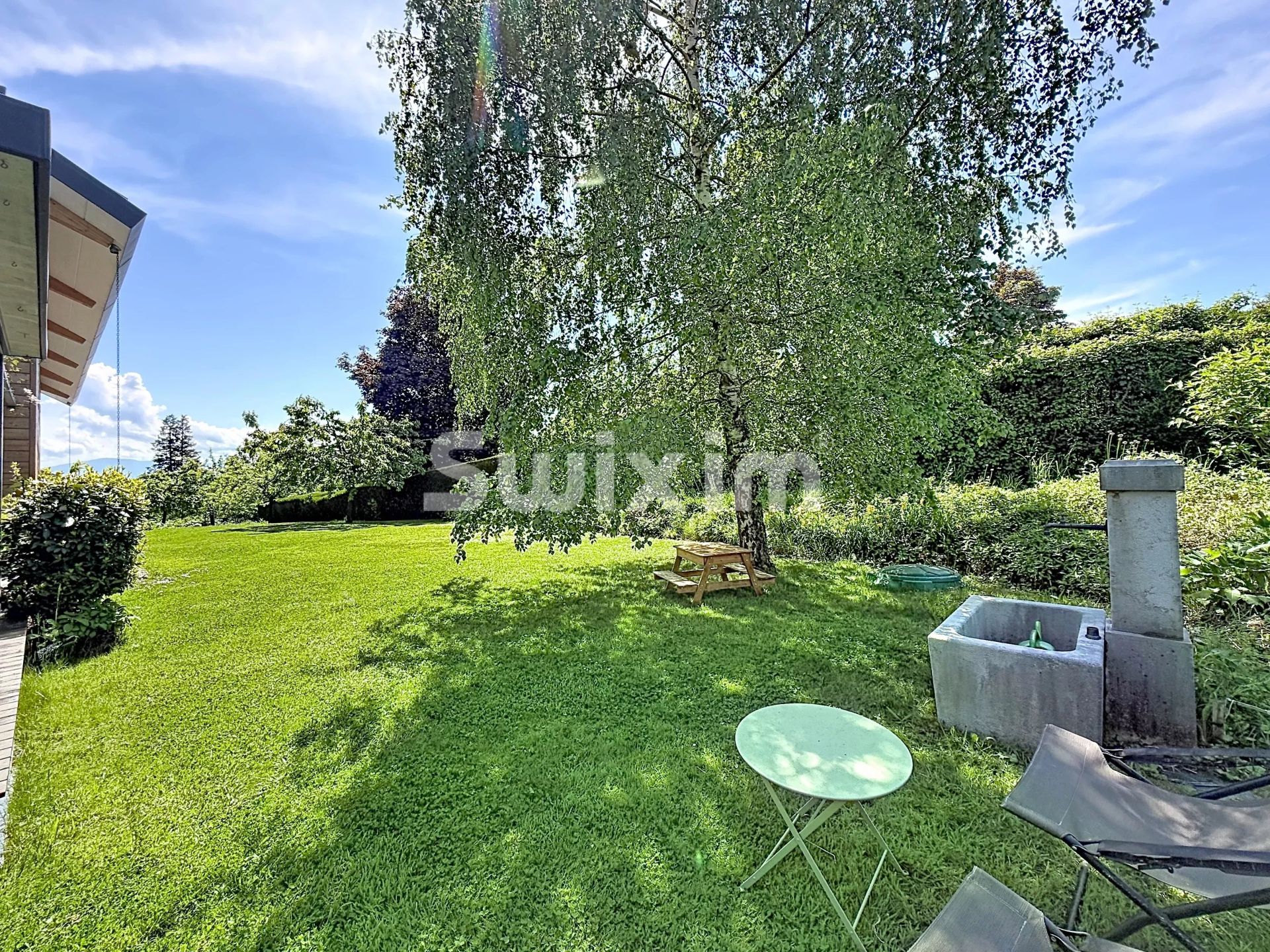 house 8 Rooms for sale on Divonne-les-Bains (01220)