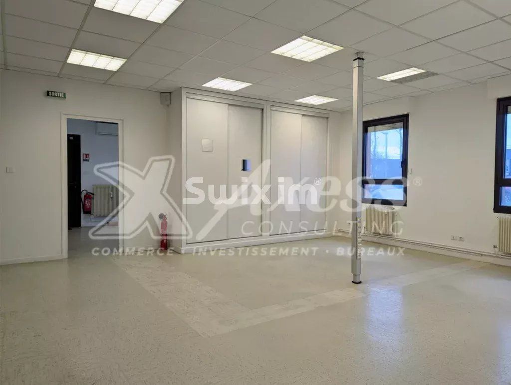instalações comerciais 1 sala para aluguer sobre Péronnas (01960)