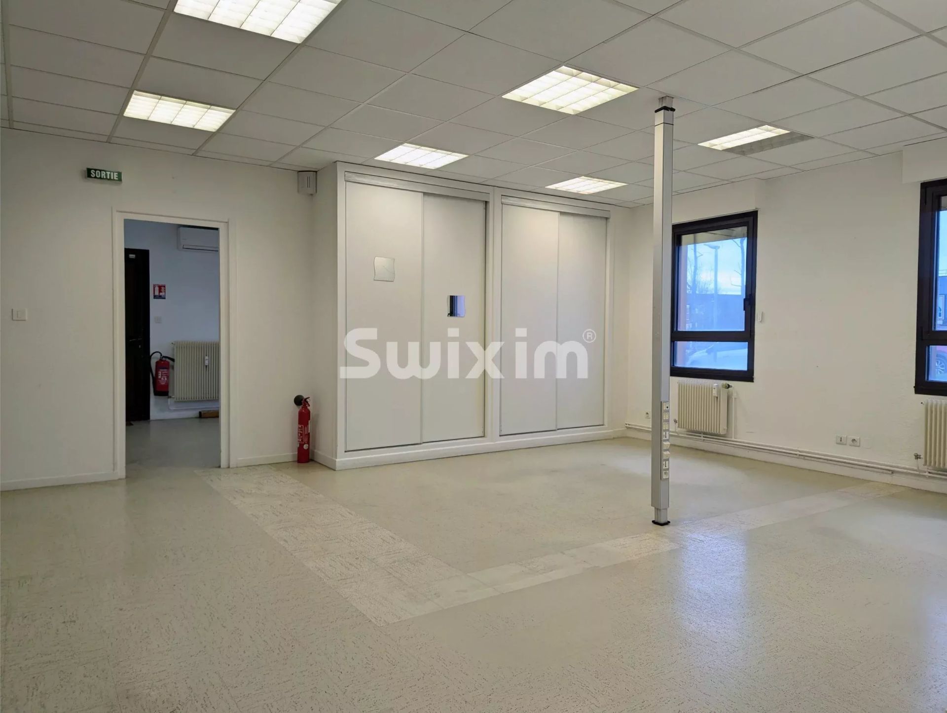 instalações comerciais 1 sala para aluguer sobre Péronnas (01960)