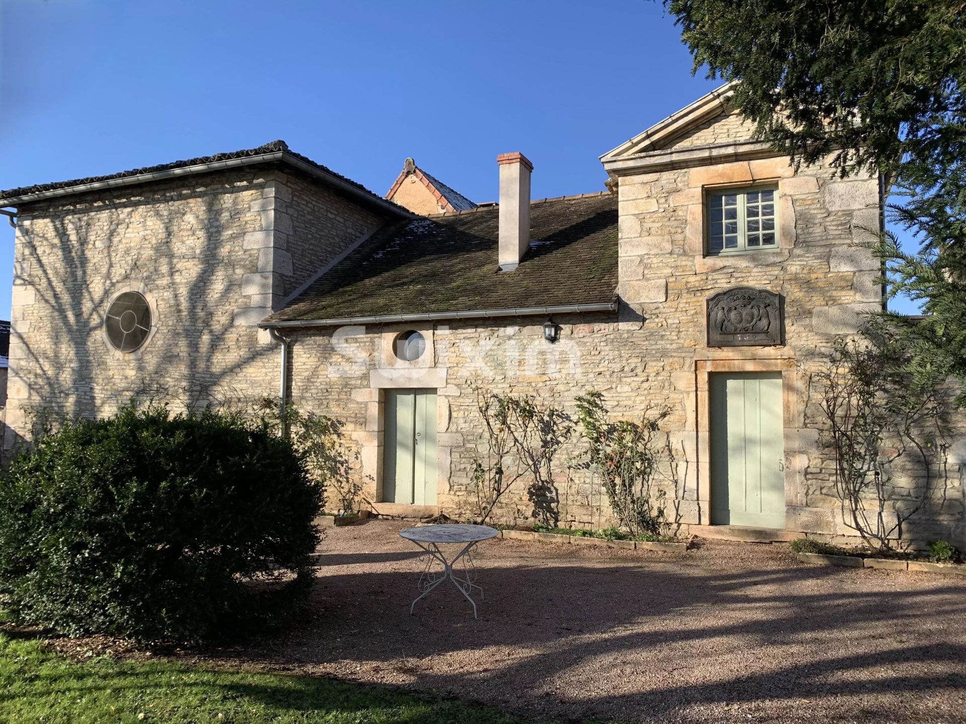propiedad 24 Salas en venta en Givry (71640)