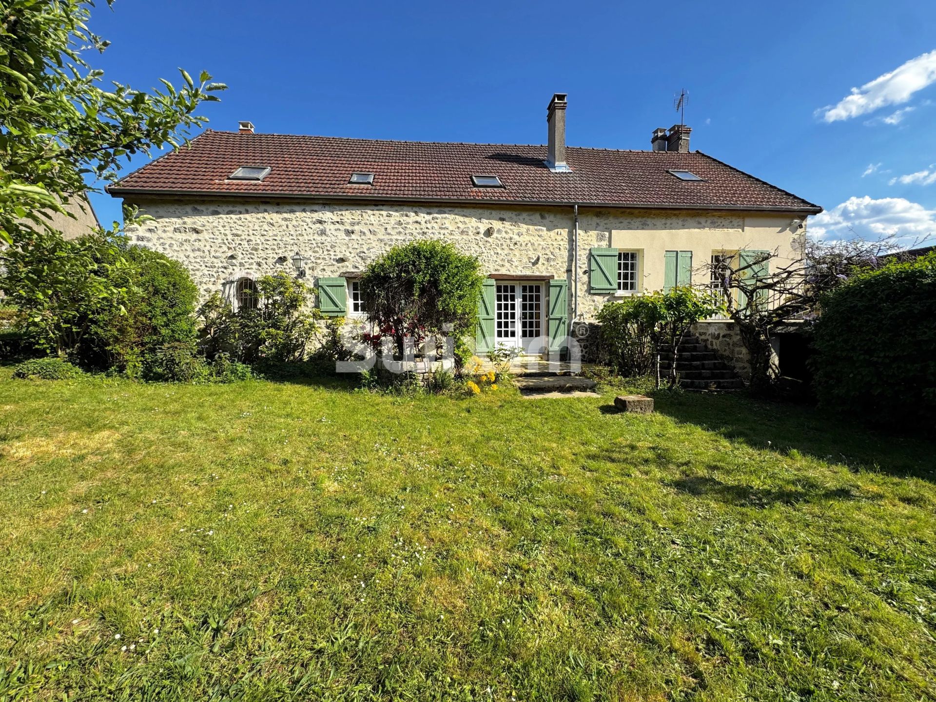 fattoria 8 Camere in vendita su Saint-Germain-des-Champs (89630)