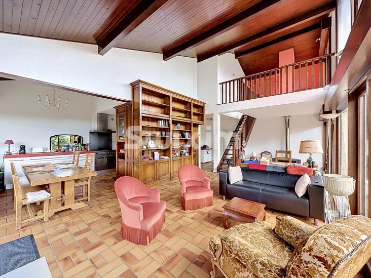 Vente Maison Ornex 7&nbsp;Pièces 201&nbsp;m²