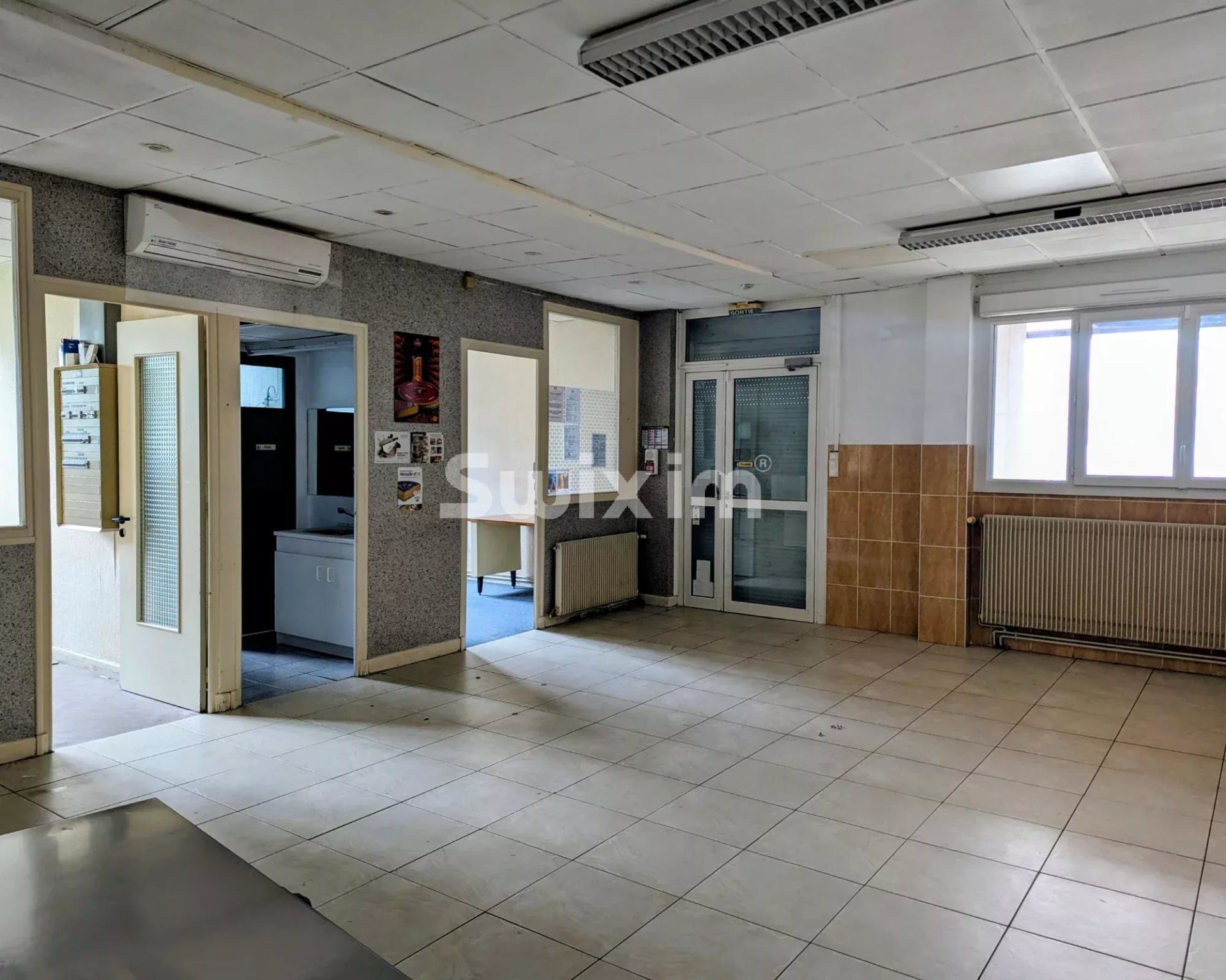 commercial local 5 Rooms for rent on Oyonnax (01100)