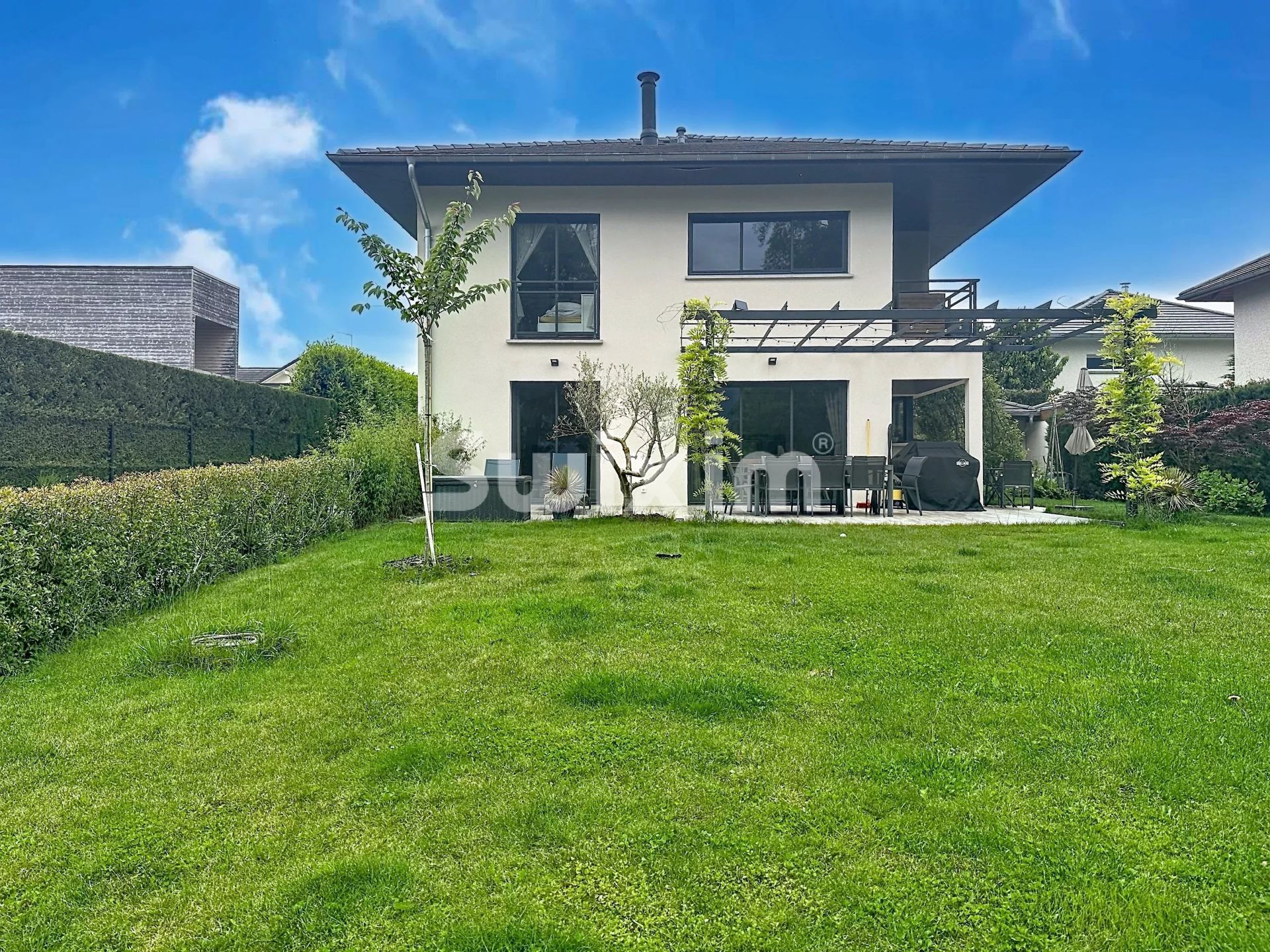 house 6 Rooms for rent on Prévessin-Moëns (01280)