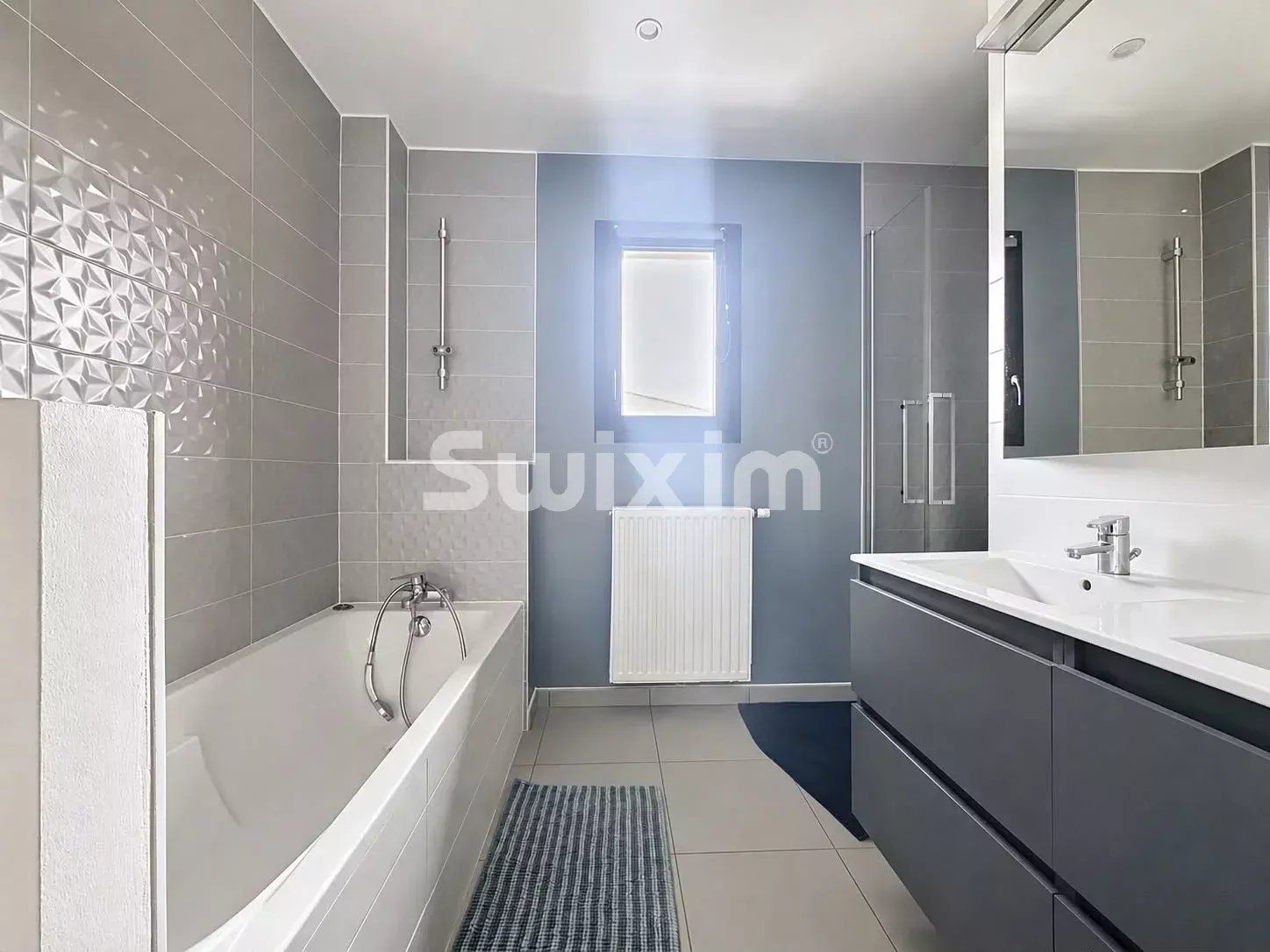 house 6 Rooms for rent on Prévessin-Moëns (01280)