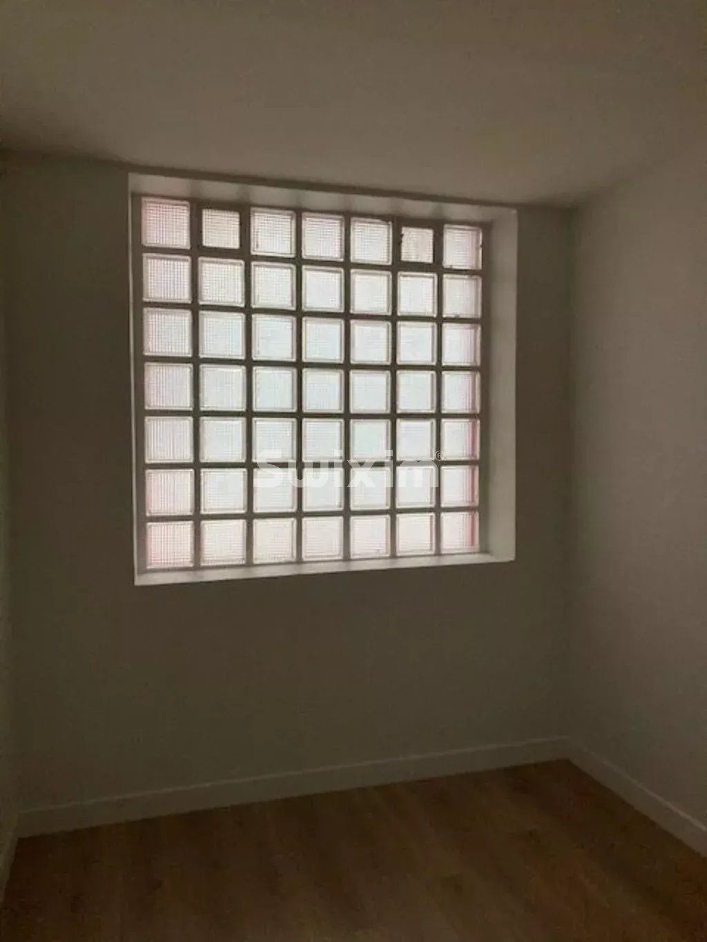 business premises 1 room for rent on Bourg-en-Bresse (01000)