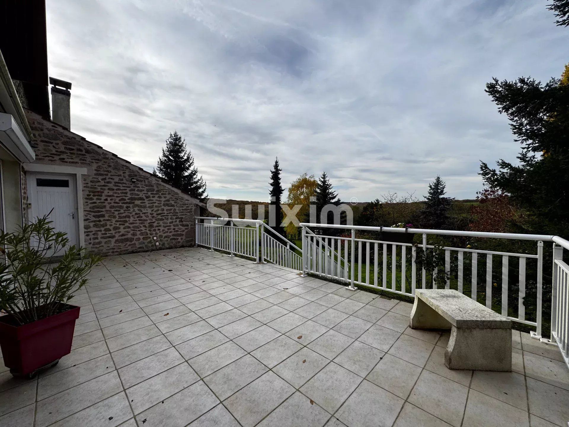 casa 8 Camere in vendita su Avallon (89200)