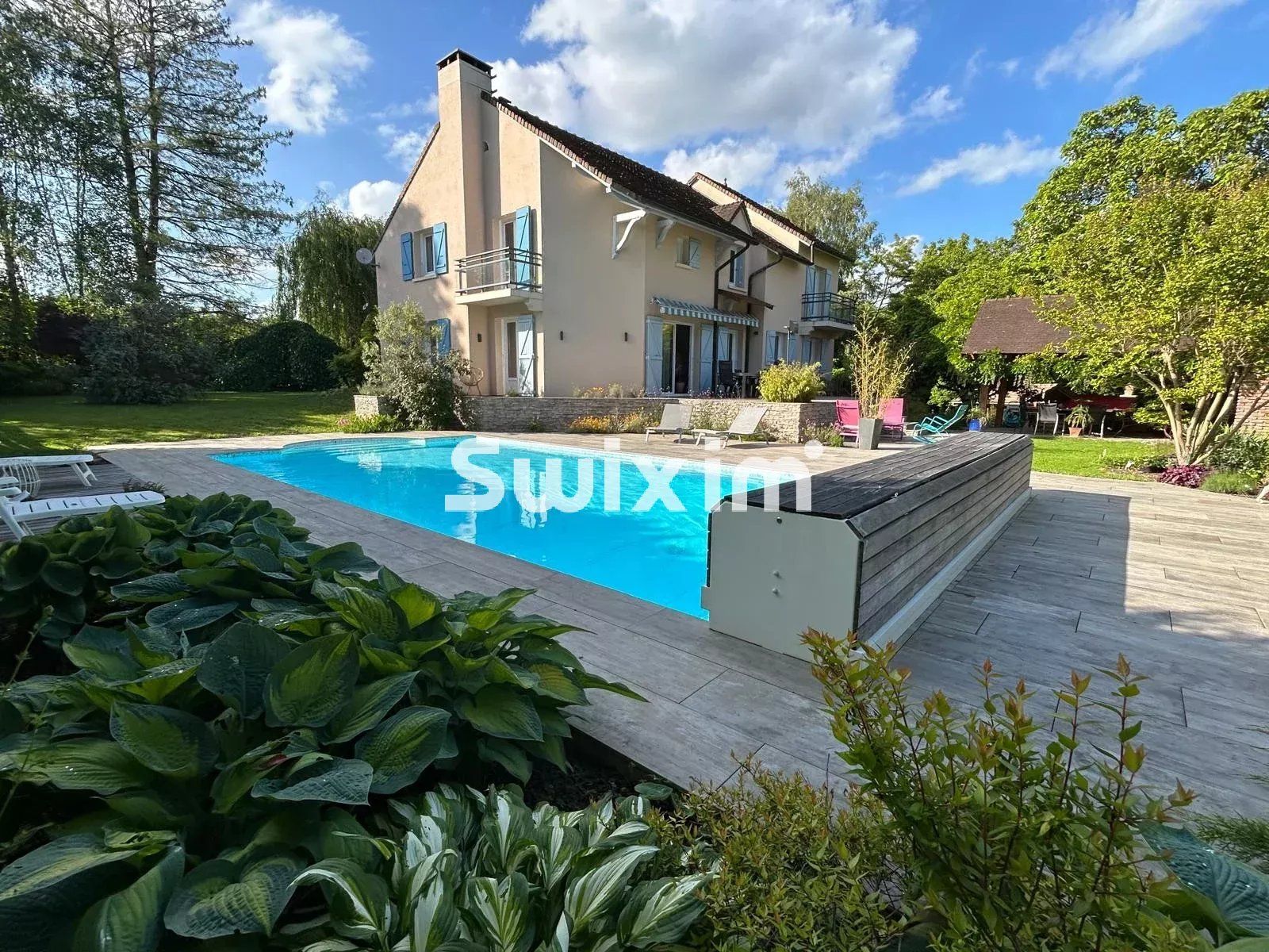 casa 10 Quartos para venda sobre Lons-le-Saunier (39000)