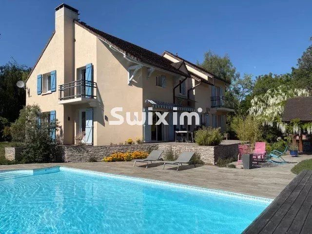 casa 10 Quartos para venda sobre Lons-le-Saunier (39000)