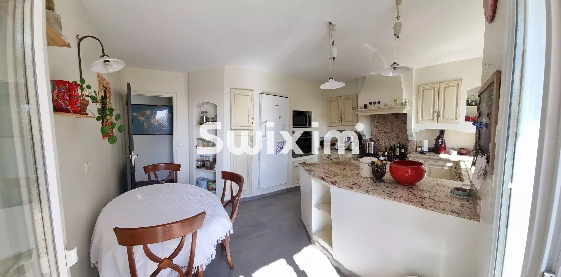 casa 10 Quartos para venda sobre Lons-le-Saunier (39000)