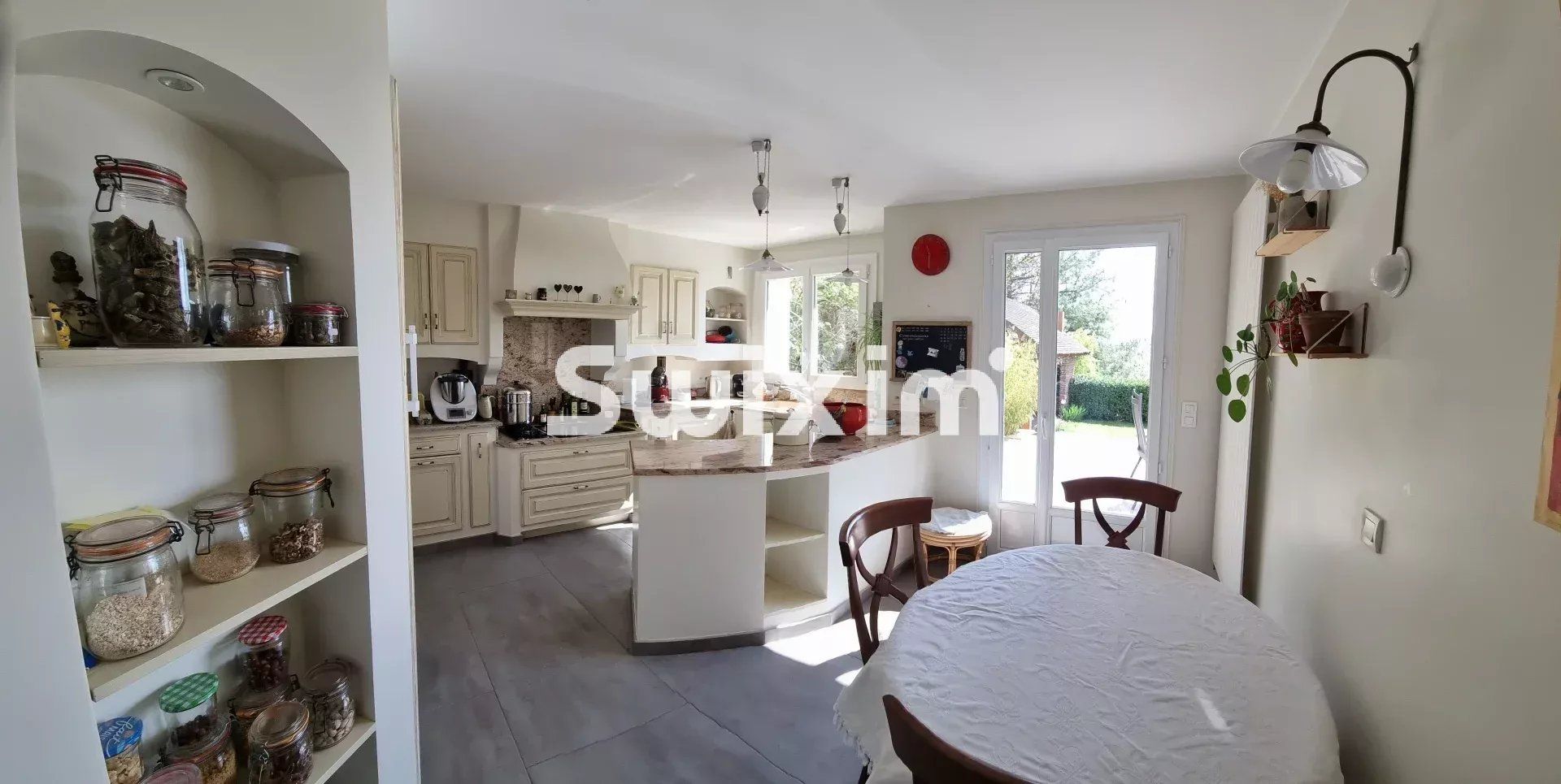 casa 10 Quartos para venda sobre Lons-le-Saunier (39000)
