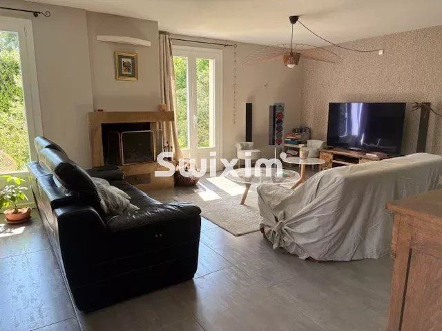 casa 10 Quartos para venda sobre Lons-le-Saunier (39000)