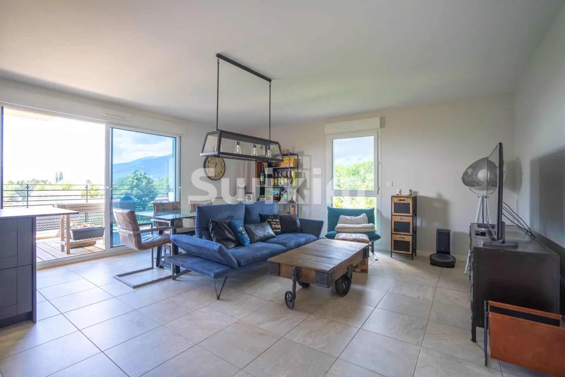 appartamento 4 Camere in affitto su Chevry (01170)