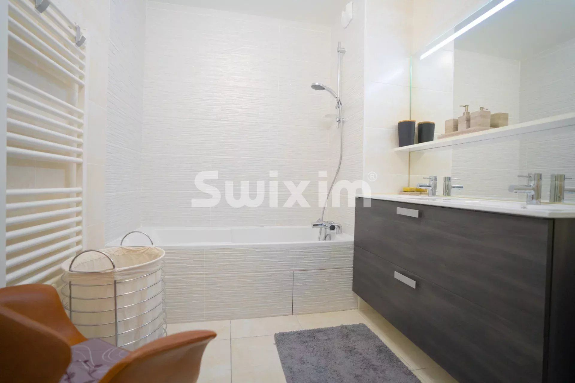 appartamento 4 Camere in affitto su Chevry (01170)